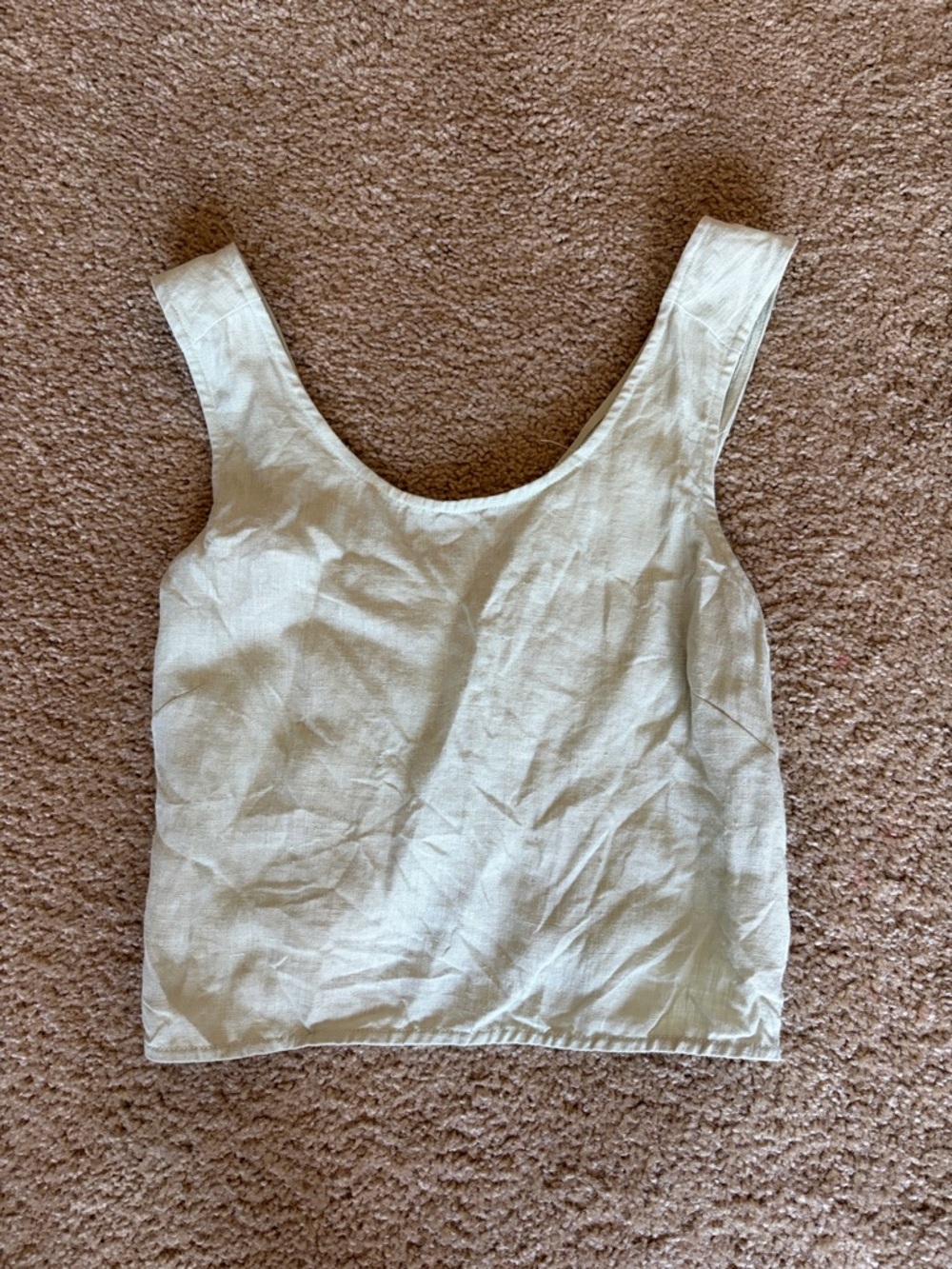 Women's Sleeveless Scoop Neck Tank Top - pale green
